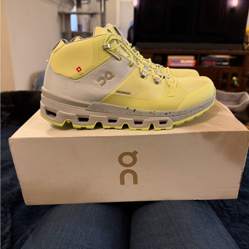 On Cloudventure Waterproof Mid Hiking Shoe - Lime/Gray-size 9 woman’s NEW - Picture 4 of 9